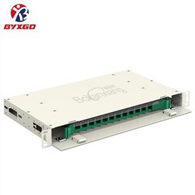 Pannello patch in fibra per montaggio su rack con guida di scorrimento